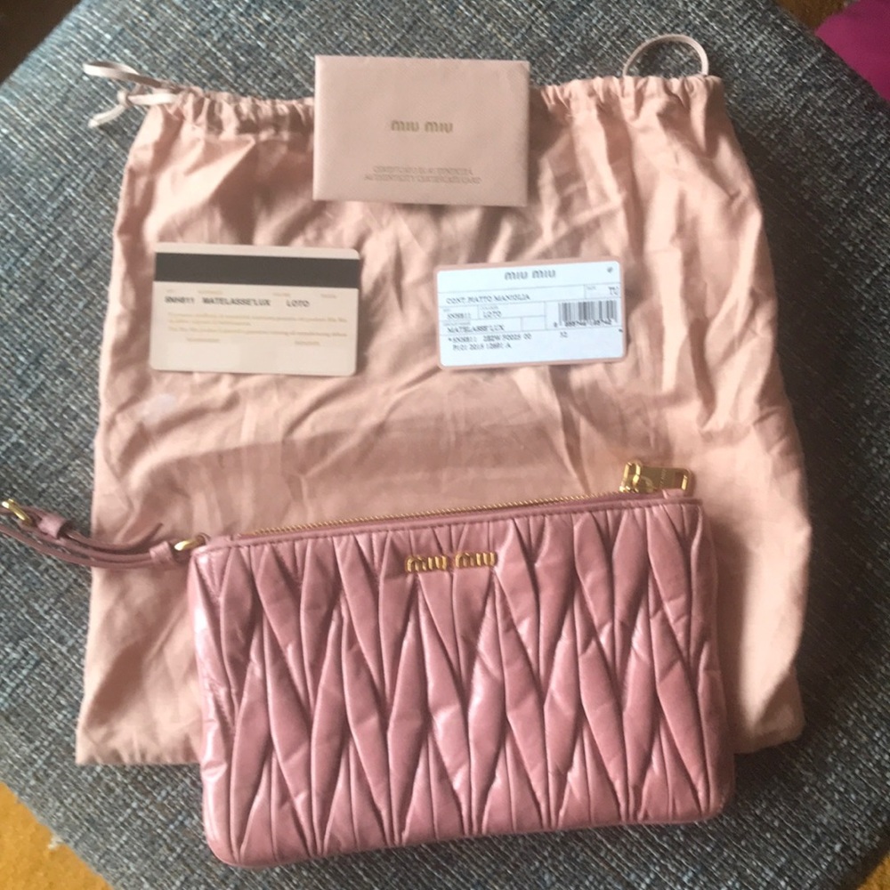 Miu Miu Matelasse’ Lux wristlet clutch in Loto